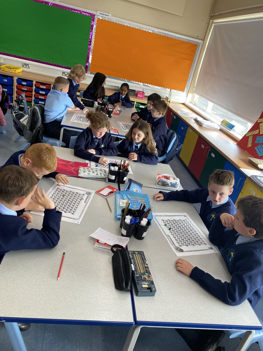 SJBPS11's tweet image. Our Primary Sixes had a practical maths session this morning. #placevalue #practicalmaths