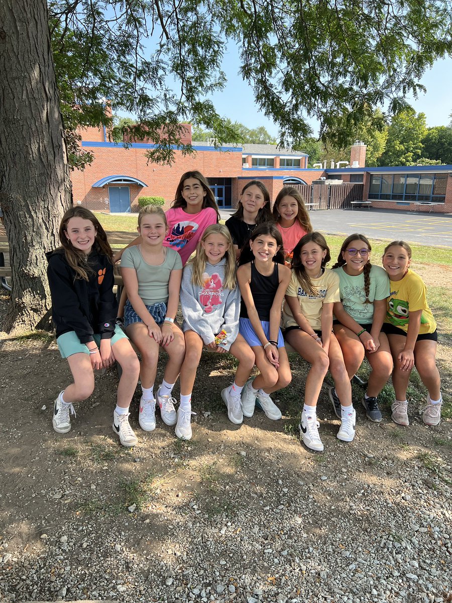 Good weather, good times!☀️ #5thgrade #d70shinyapple #d70cougars