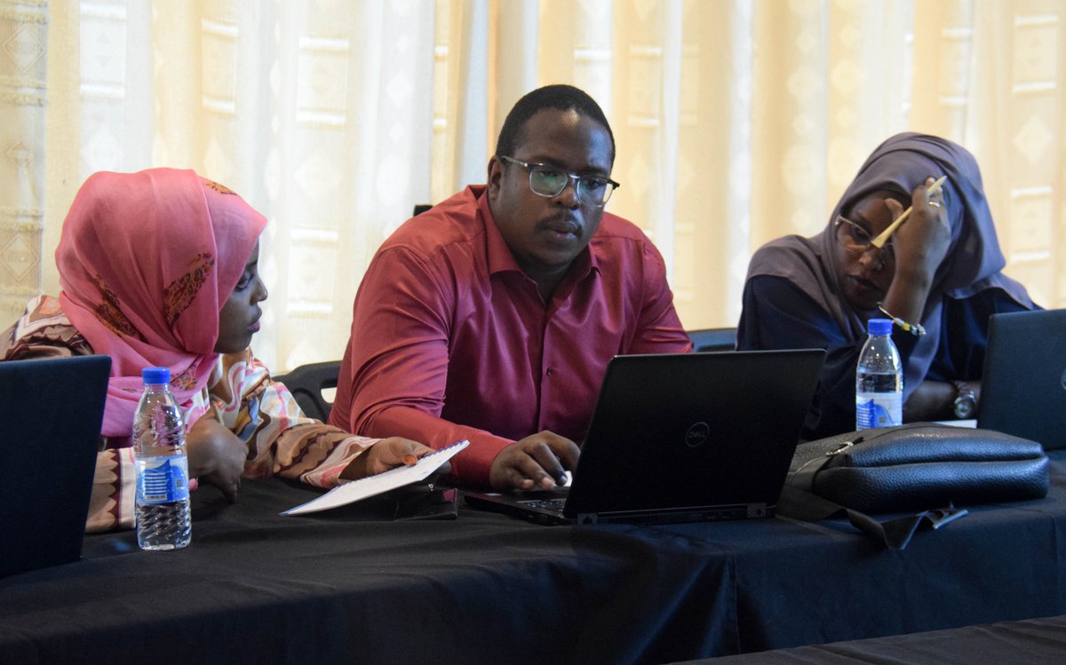 ApileComores's tweet photo. 📈 Le développement des entreprises comoriennes en chiffre d'affaires, rentabilité et compétitivité repose sur le renforcement des SAE. 💼  
🚀Atelier de réseautage #APILE 
Un réseau d'influence crucial pour les SAE.

@UNIDO @UE_Madagascar  @BicAfrica https://t.co/kXKtA5OiOB