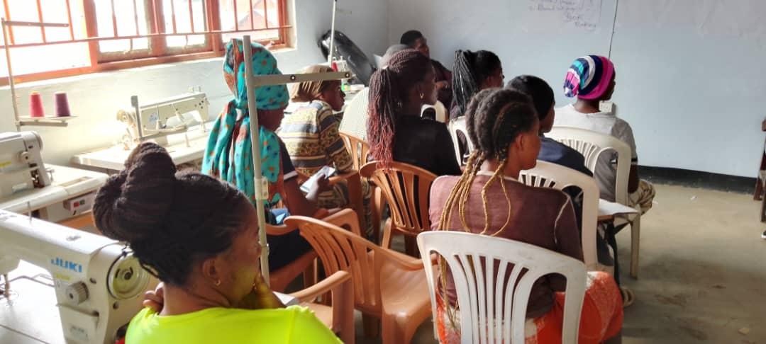 ACTogetherUG's tweet photo. Mentorship and coaching for young people trained in short term technical skilling.ππ° Special thanks to our guest, Mr. Ayebare Regan, who shared his journey from tailoring to the decoration field. π§΅β¨ #YouthEmpowerment #SafeInclusiveCities #DignifiedUrbanLife #BeeraSafe https://t.co/bFdsKOo2YC