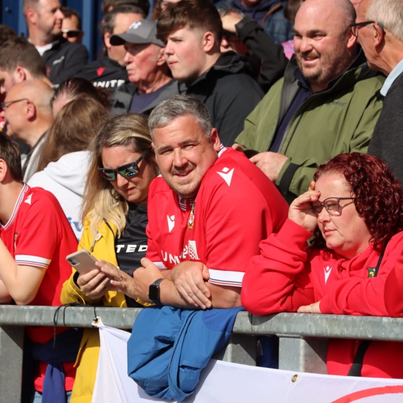Wrexham_AFC's tweet photo. TICKET NEWS | Stockport County vs Wrexham AFC on sale, Thursday August 31. 

🔘 On sale to Season Ticket holders from 10am

🔘 On sale to Club Members from 2pm

🔴⚪ #WxmAFC