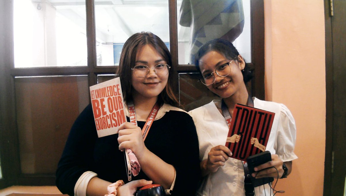 dakila_ph's tweet photo. Together with other organizations, DAKILA celebrated the 2nd National Press Freedom Day through #PressForFreedom. π·
We have an interactive photobooth that prints participants' photos over real news headlines about attacks on the press. #DefendPressFreedom https://t.co/DtIbV6kdem