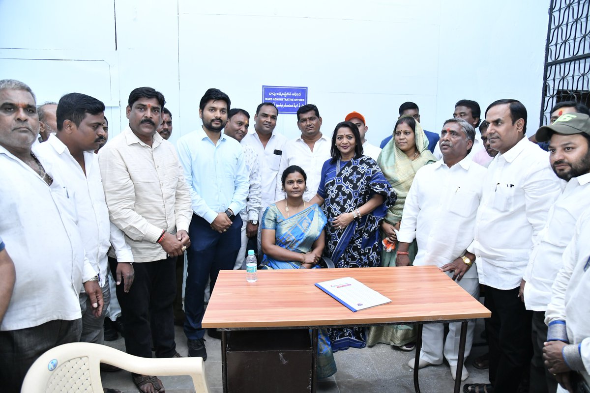 Inaugurated the GHMC ward office in Red Hills, Mehdipatnam and Goshamahal along with Local Corporators, @ZC_Khairatabad and other ward office officials. The ward office system aims to streamline civic services and ensure faster access for the residents of Hyderabad. By bringing…