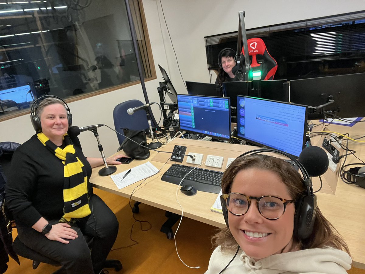 Such fun guest co-hosting <a href="/ChicksTlknFooty/">CTFJOY949</a> tonight with <a href="/BAFLD/">Breeza🐯⏰</a> &amp; <a href="/FionaNewton77/">Fiona Newton</a> talking #AFL Finals and Week 1 #AFLW <a href="/MakingCall/">Making The Call</a>