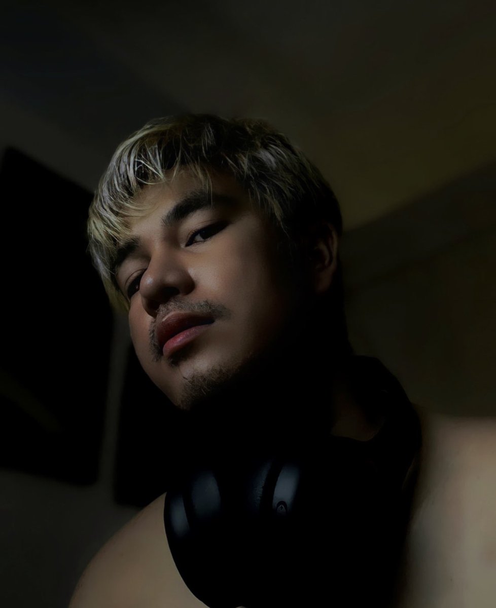 jadenmallows's tweet photo. 🎧🖤 #NewProfiePic https://t.co/emqYWSY9Fn