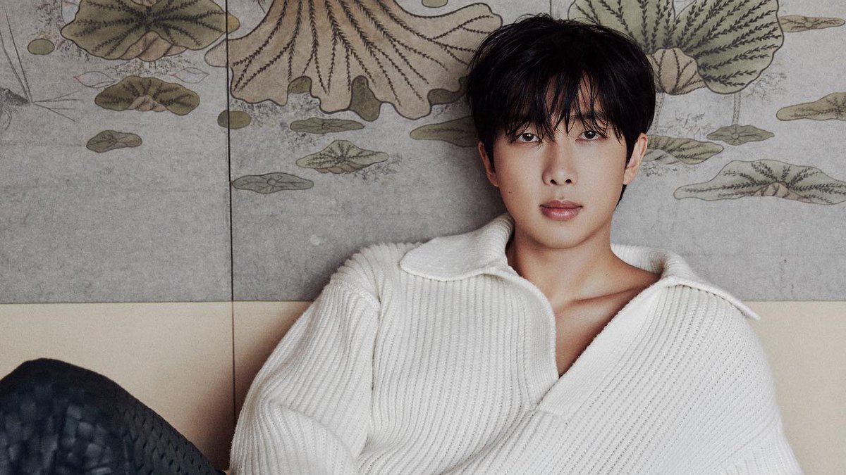 WE LOVE YOU NAMJOON
THANK YOU NAMJOON
OUR FOREVER ARTIST NAMJOON