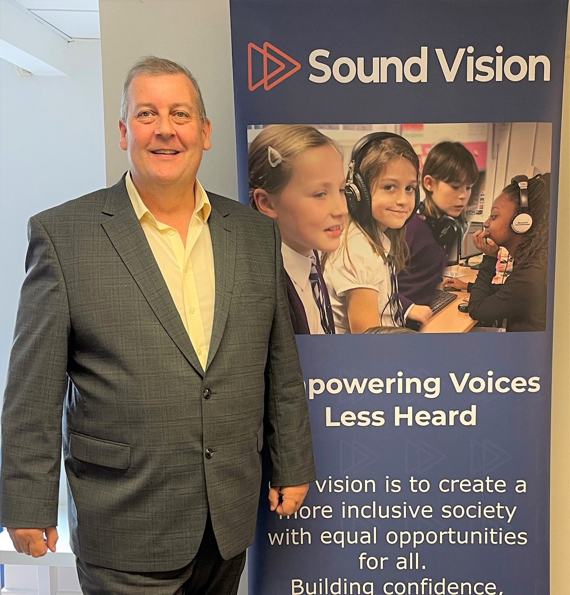 Debuting my new downsized suit as I launch my fundraising slimathon for @soundvisioncio Please checkout the campaign and support if you can. gofund.me/631b9b5e