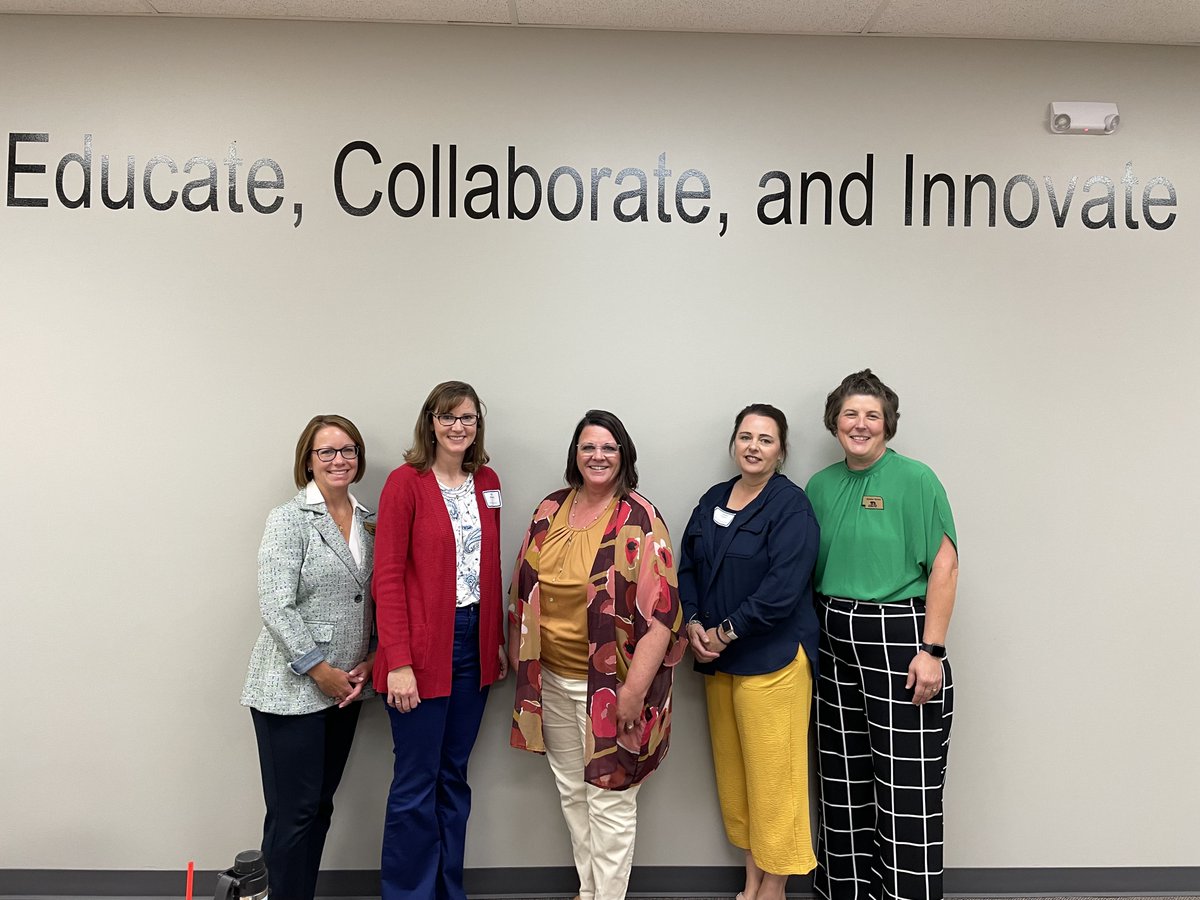 DobrienO's tweet image. @ESU_10 We are excited to work with @TGod616 @kelly_klanecky and @mrsamberporter in our Leadership Network this year! We commend their committment to continued growth. @PrincipalStukey @kelly_simmy @HoldregeDusters @wreagles @GPSBuffs #esu10 #leadership