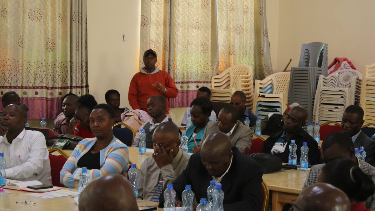 Midrifthurinet's tweet photo. 3/3: Youth and Security: -"At Top Market and Wakulima's Market, we have youths who are actively involved in maintaining peace. We have issued them with badges to ease their work, anyone without does not work with us -report them immediately," @FCDOGovUK #mbogiinformed https://t.co/teRSuBt9iS