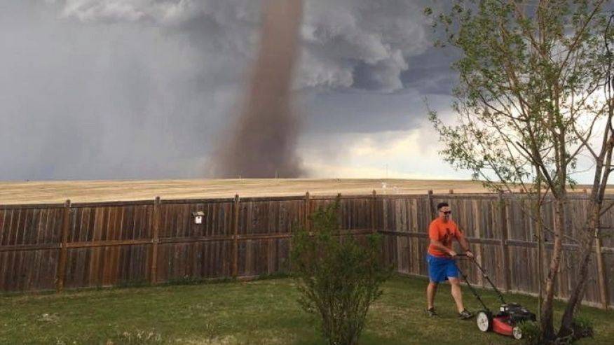 Krisbock's tweet photo. @AndrewNathan05 stay safe man...don't be this guy... https://t.co/aWODU1rJvq