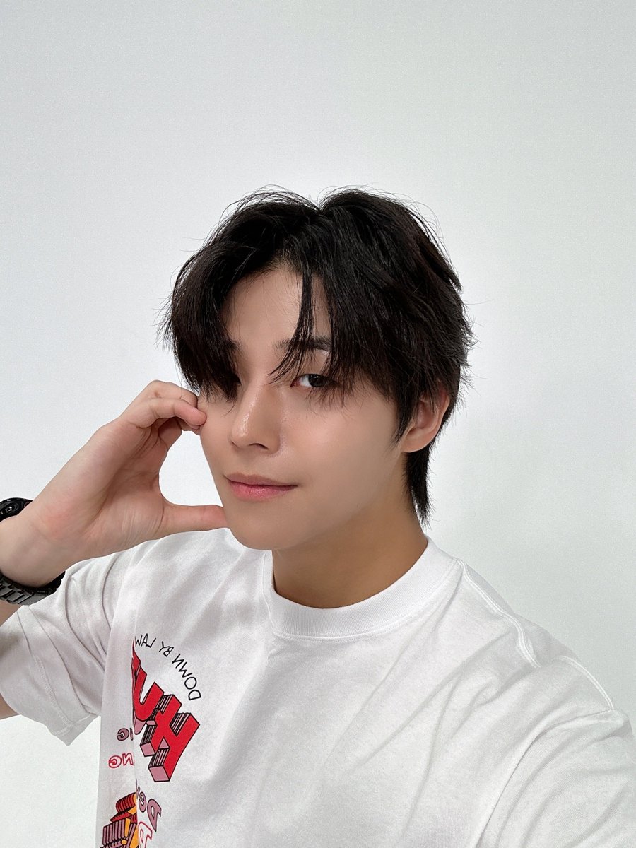 GHOST9OFFICIAL's tweet photo. Today's radio clock was about 20! Hope u guys enjoyed it! See ya next time😎😎

#SONJUNHYUNG #손준형 https://t.co/97XKaTqH0t