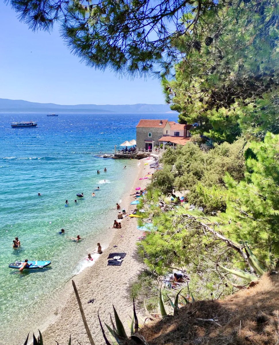 HrvatskaNaDlanu's tweet image. 📍Ribarska kućica 💙 #Bol, Island #Brač #Croatia 🇭🇷 by: @marinchy_ 🗯 Picturesque Bol located on the island of Brač is one of the most beautiful destinations of the Adriatic. 👉 visit-croatia.hr/en/destination…