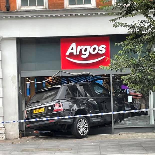 Wombletom's tweet photo. How long have Argos been selling Range Rovers. https://t.co/CQLiEZzByN