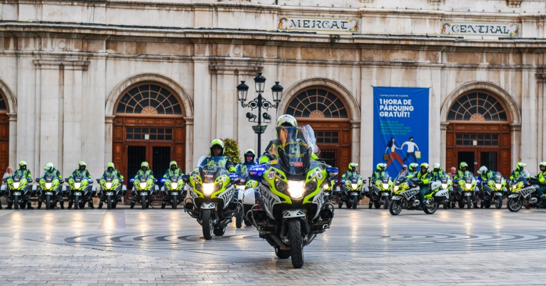 Guardias civiles y policias nacionales estarán presentes en todo el  dispositivo de seguridad de la <a href="/lavuelta/">La Vuelta</a>,

Tienen el mismo pagador, más competencias y movilidad territorial que un Mosso, pero cobran menos que ellos y no reconocen su profesión de riesgo.

#EquiparacionYa