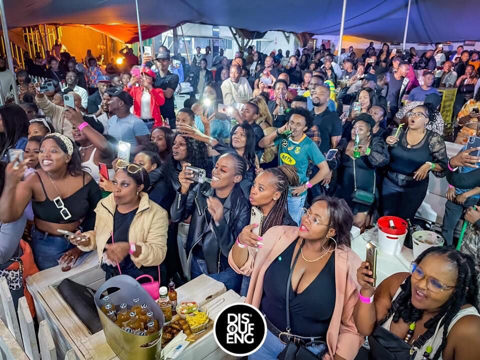 AHT_YssY's tweet photo. 🥳 Join us this Wednesday at @Disoufeng_Pub for Oscar Mbo's birthday and a 3-hour DJ set that'll keep you dancing all night. 🎉

 Let's make it epic! #DisoufengRandomWednesday https://t.co/FxXLtymJEL