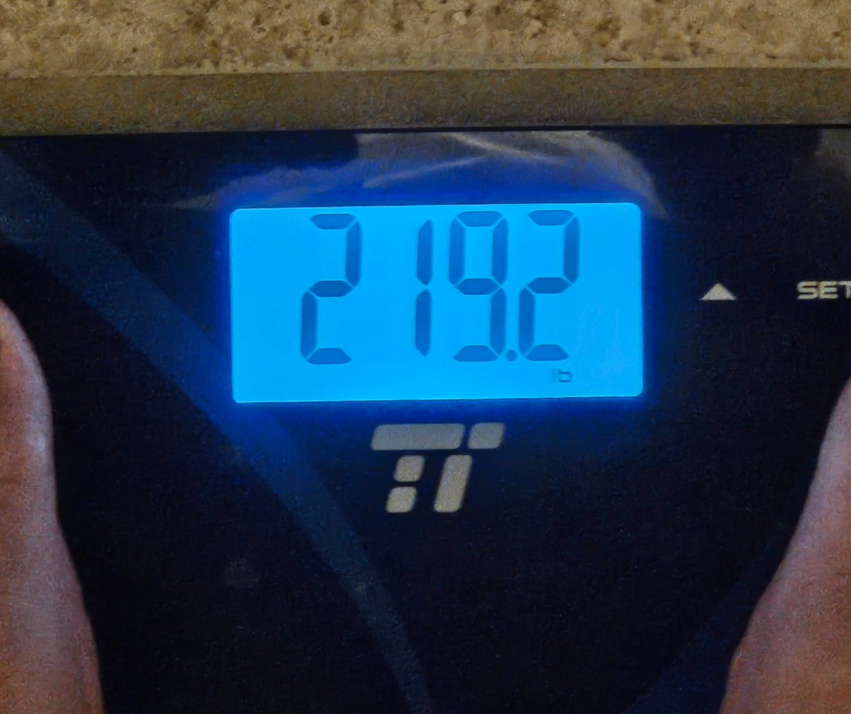 A little bit of progress finally. Not quite the 1lb per week I'm looking for...but I'll take it.
#weighinwednesday