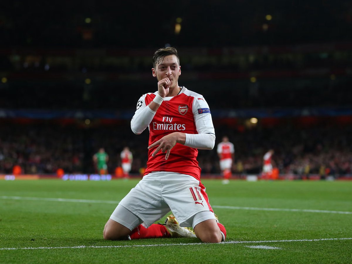 ohnosharky's tweet photo. It’s been almost exactly 10 years now and I still genuinely can’t believe this man signed for my club. Greatest Emirates era player I’ve ever seen. 

I just wish he had the right team around him 🥲 #YaGunnersYa https://t.co/DZRow5aLnY