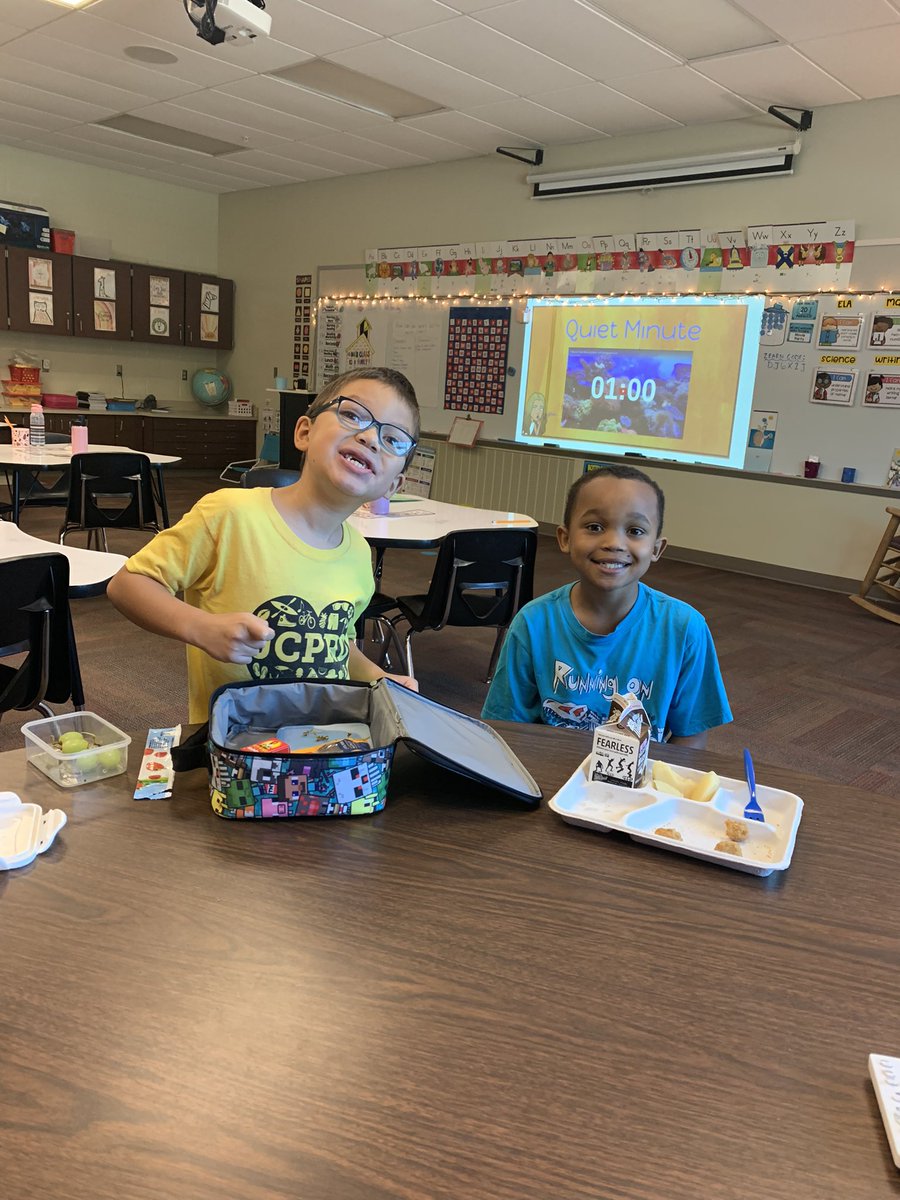 ms_cater_'s tweet photo. First lunch bunch of the year with some awesome students! https://t.co/UNixbfYeVi