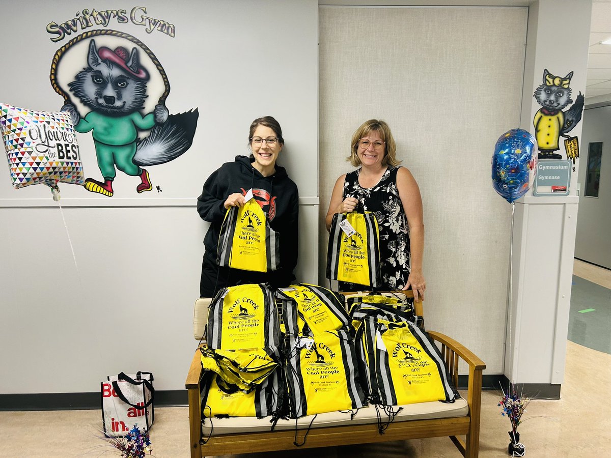 m_rogerz's tweet photo. It’s so nice to welcome our new @EJSMSchool staff to the team and see all the rest of our JS family today!
#whatsyourwhy #welcomeback2023 https://t.co/vwXkoHEF7D