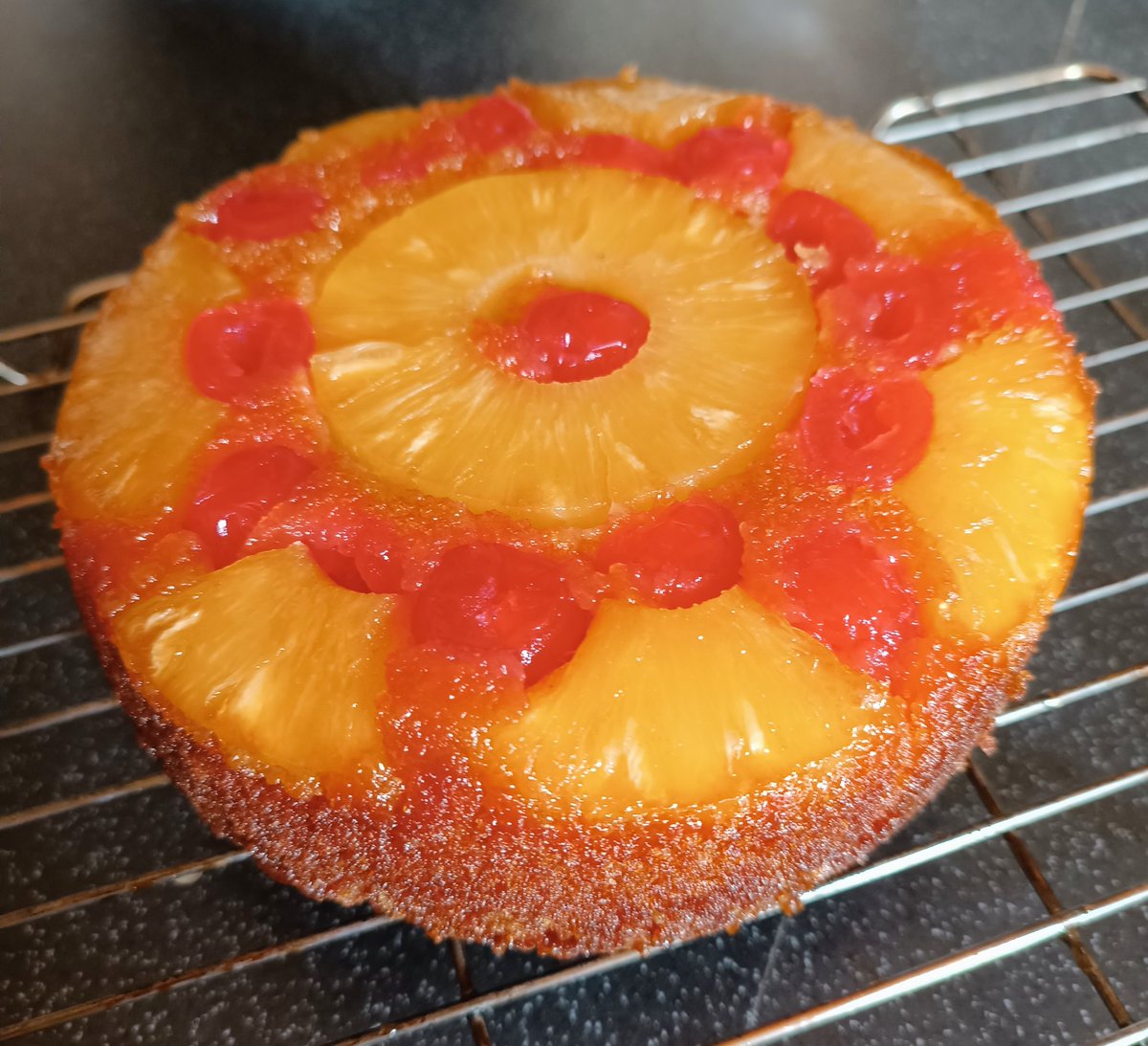 Made pineapple upside down cake. Hope it tastes as good as the ones my mum used to make 😋