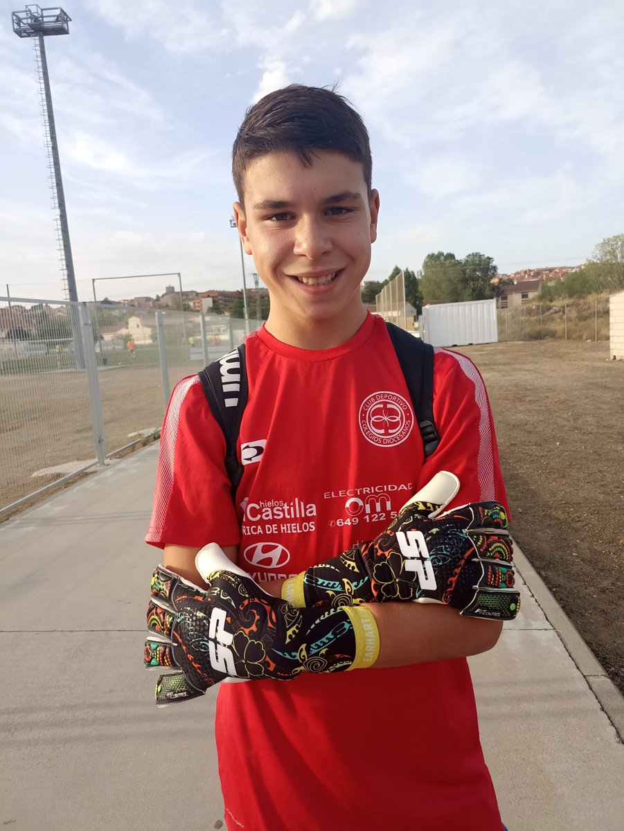 🧤 ¡¡El ganador del sorteo ya disfruta de sus guantes de campeón!!

🚀 Así de bien equipado esta nueva temporada solo puede ir de 💯.

#FútbolEmotionAcademyÁvila