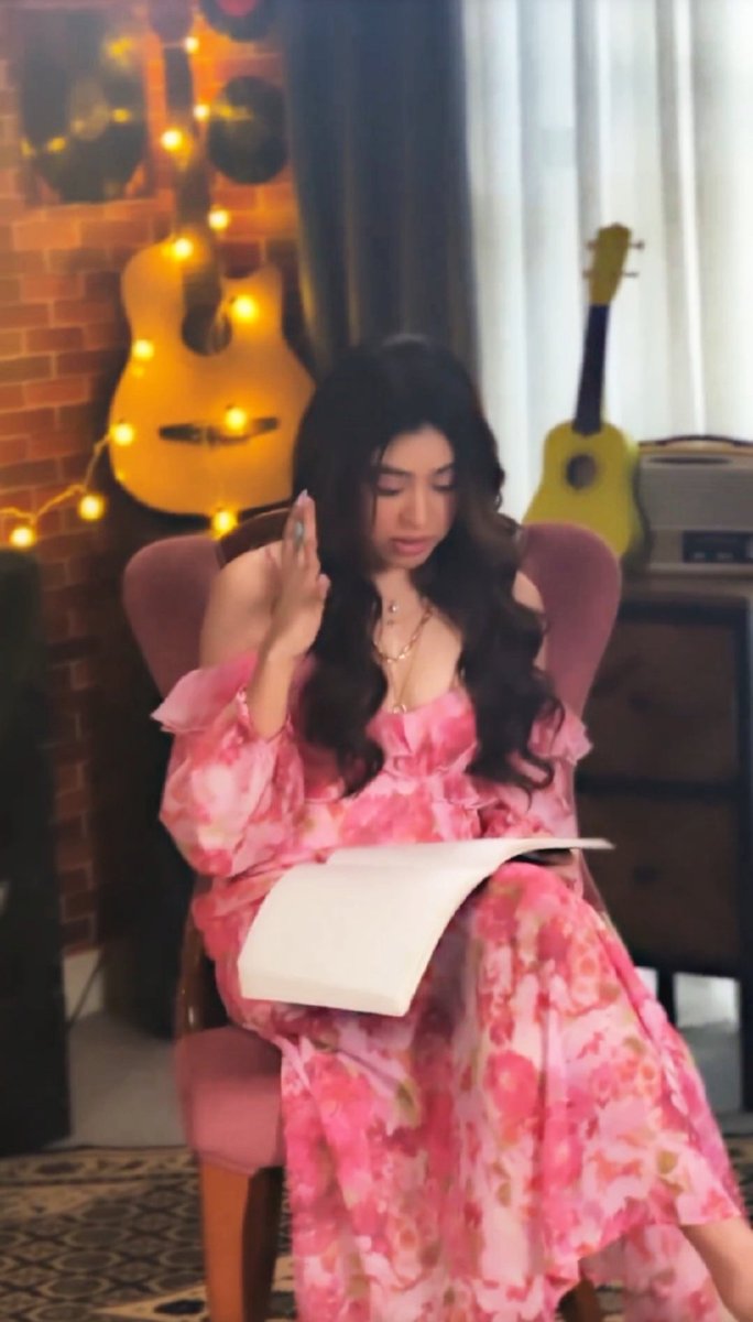 Sandy811_'s tweet image. Love her floral dress💕😍🤌

#NitiTaylor #NandiniMurthy 
#KYY5OnJioCinema