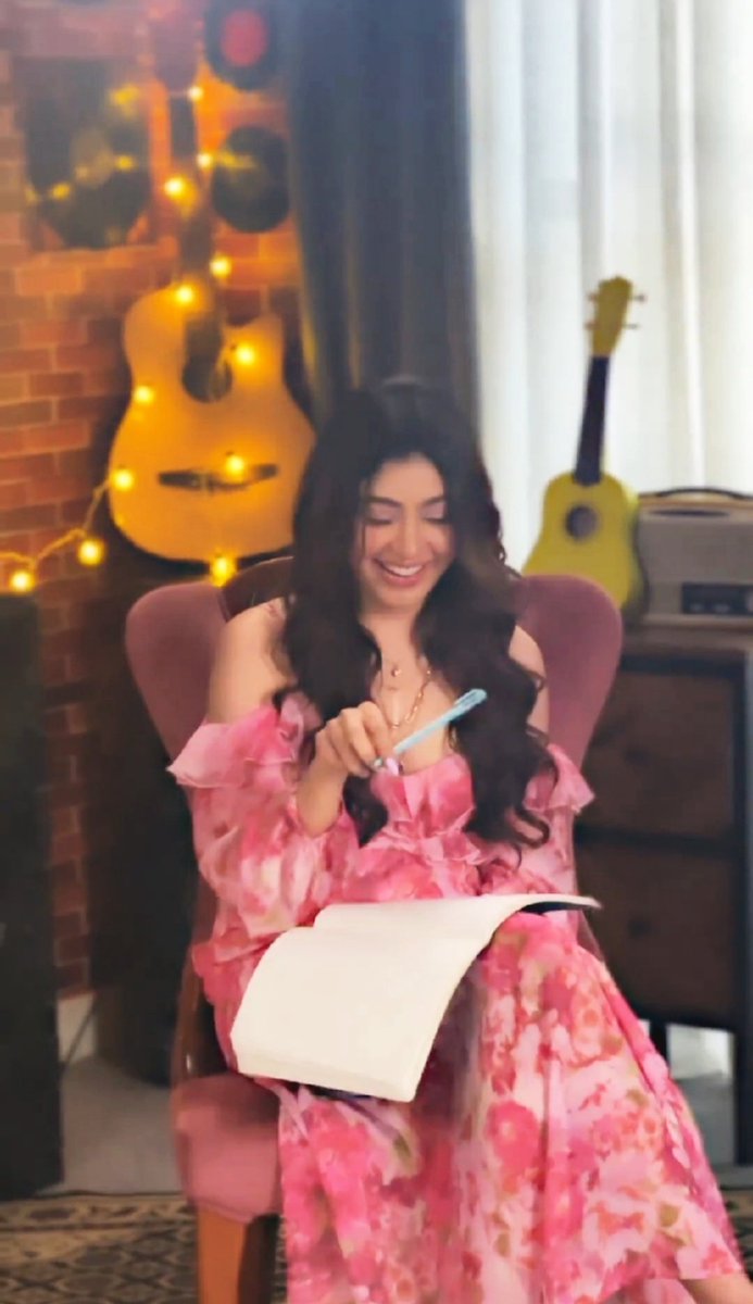 Sandy811_'s tweet image. Love her floral dress💕😍🤌

#NitiTaylor #NandiniMurthy 
#KYY5OnJioCinema