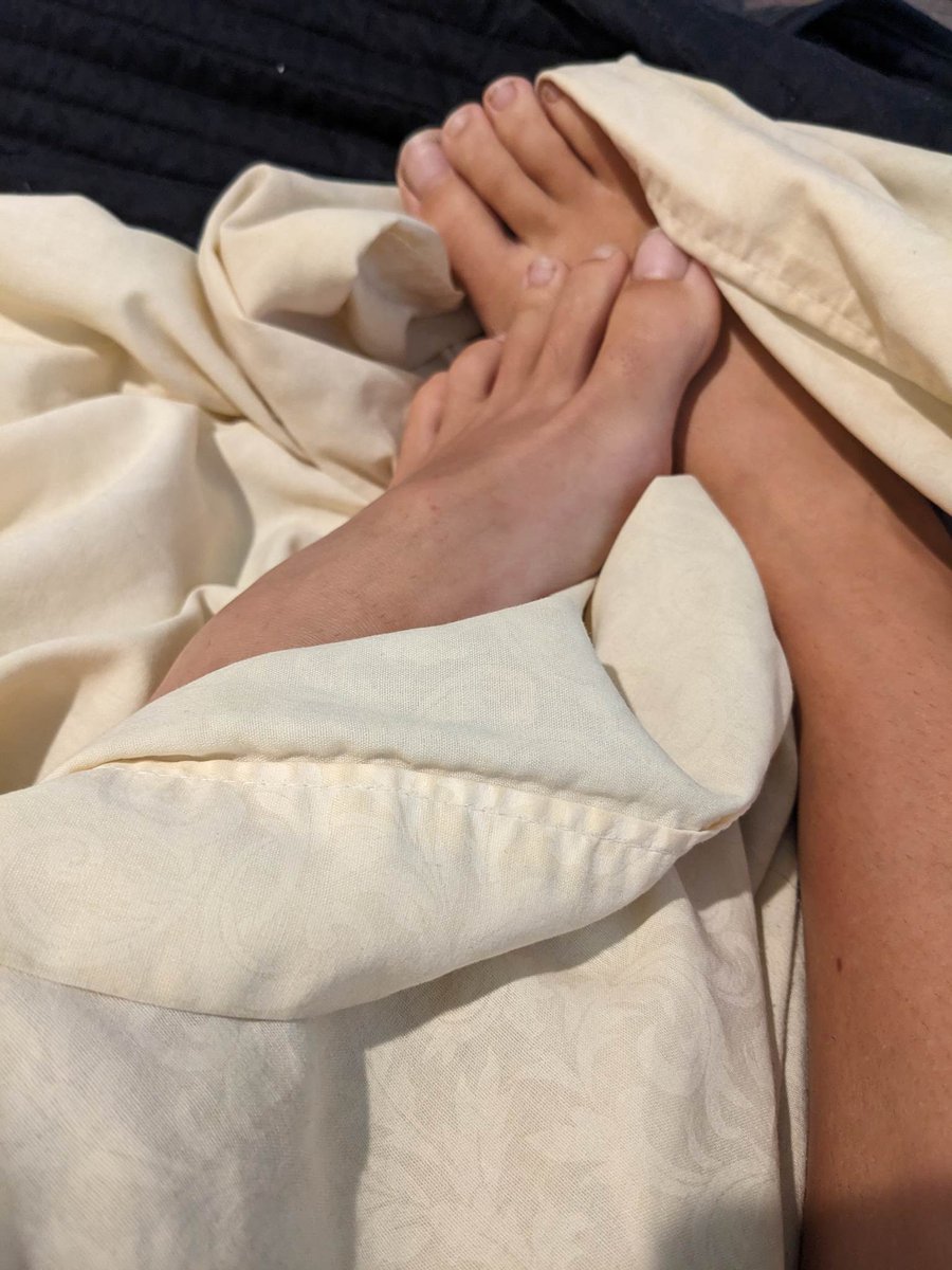 BarefootEssense's tweet photo. Waking up to a bright new day!

#feetpic #feetcontent #feetfethish #feetfinder https://t.co/igg0cdywZr