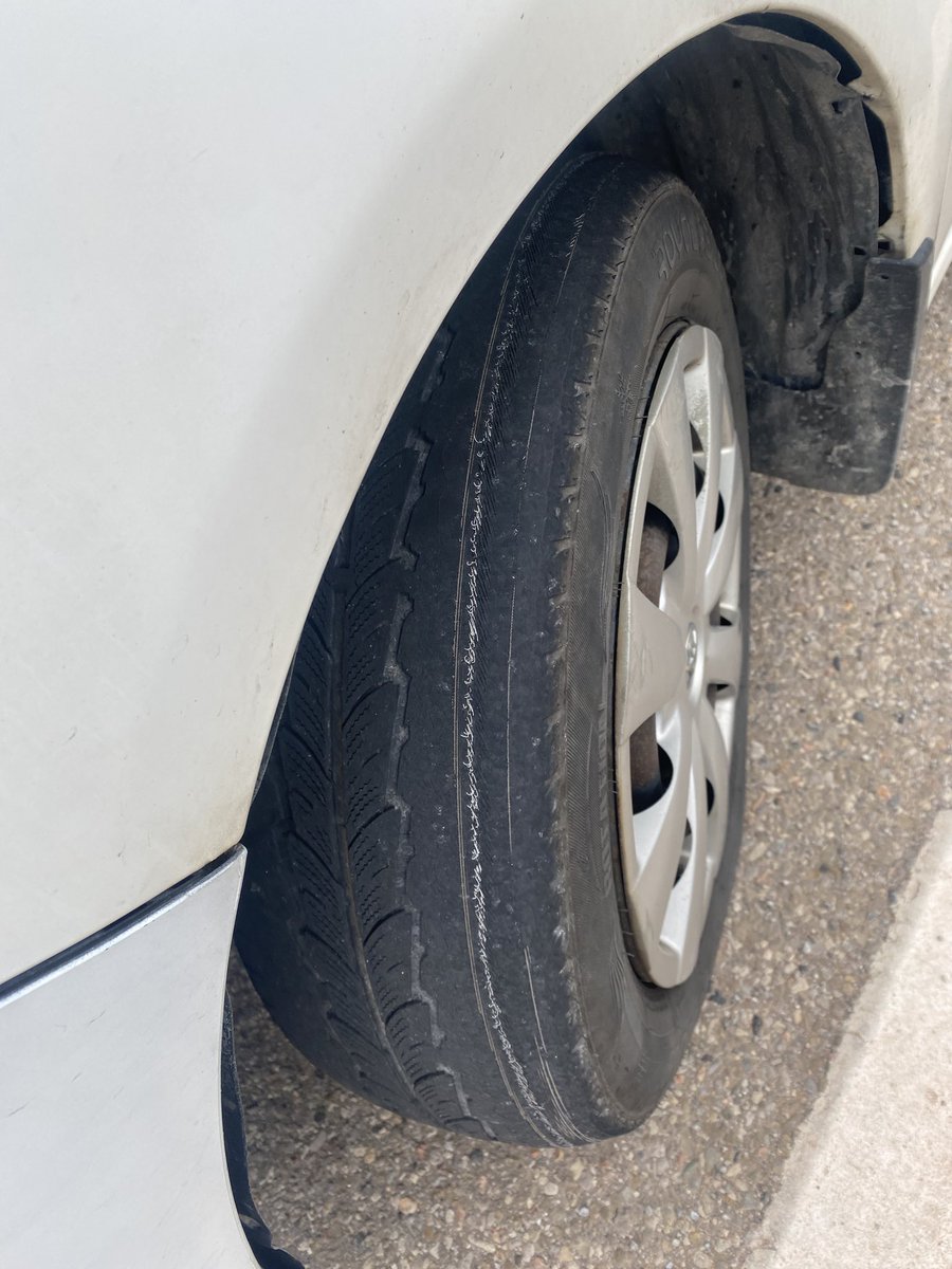 CstTaraso9345's tweet image. Not a #Safestart for this Unbuckled and #DistractedDriver who thought the phone was more important than adhering to the appropriate lanes.

Well worn tire found upon traffic stop.  Driver charged with Careless, no seatbelt and improper tire.

#ProjectSafeStart #ClickItOrTicket