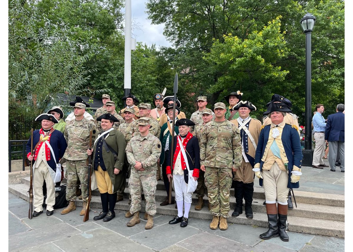 MDNG's tweet photo. Last week, Soldiers of the 1st Battalion, 175th Infantry Regiment participated in commemorative events celebrating the final stand of their antecedent unit, the famed โMaryland 400โ at the Old Stone House and Green-Wood Cemetery in Brooklyn, NY.
#Maryland400 #OldLine https://t.co/uq7Mj7O3Ou