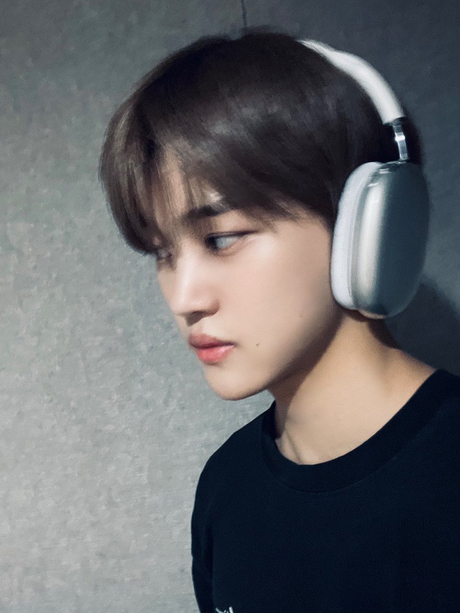 [#도현] 
Good night🌙

#루네이트 #LUN8