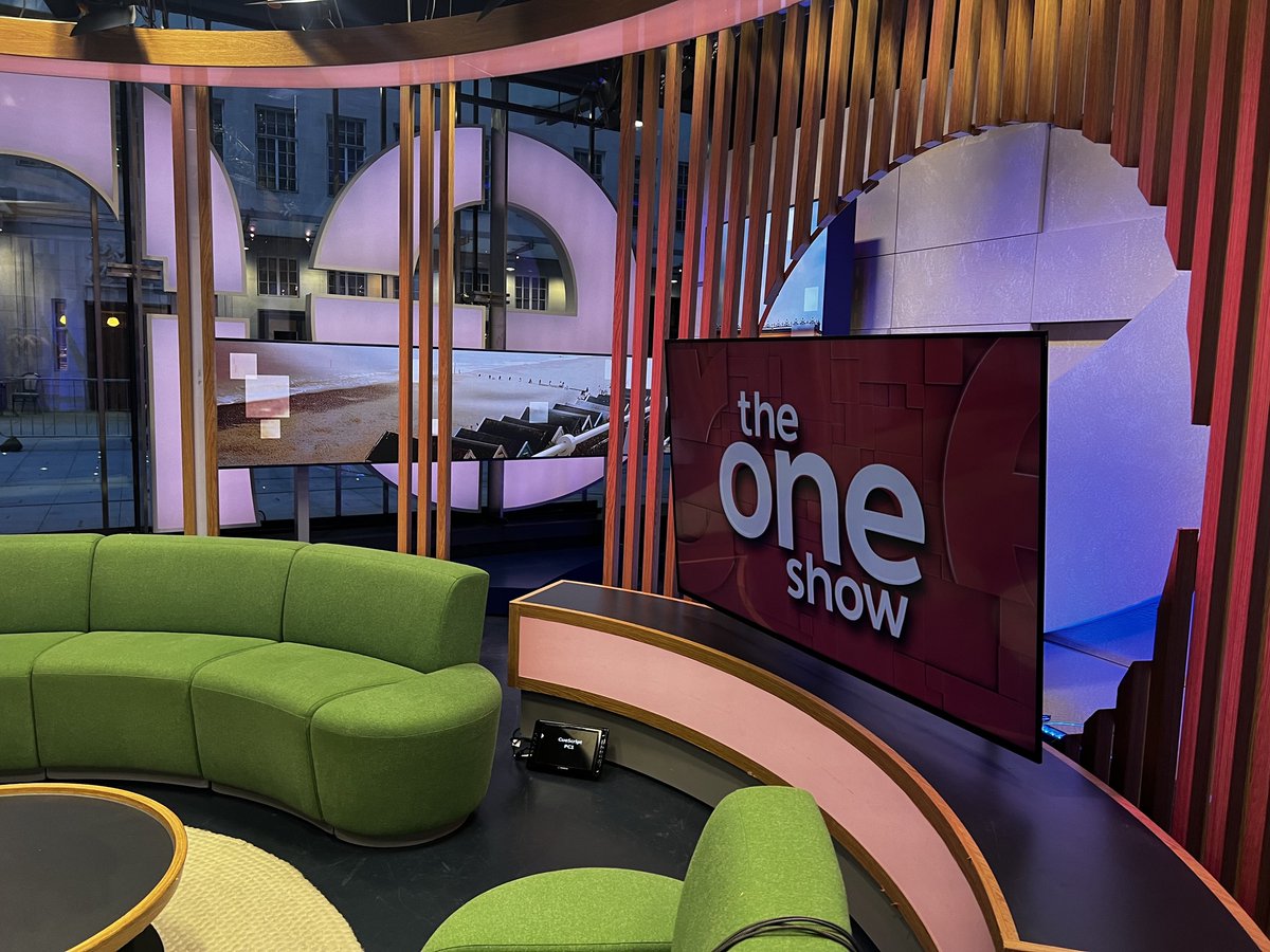 Business 👔, comedy 😂 ...we've got it all on #TheOneShow tonight! 💡 Entrepreneur and podcaster @StevenBartlett 🌟 @Rose_Matafeo on the latest series of #Starstruck 👀 @Mattallwright with your weekly @BBCWatchdog update Coming up at 7pm 👉 bbc.in/3sxyrVJ