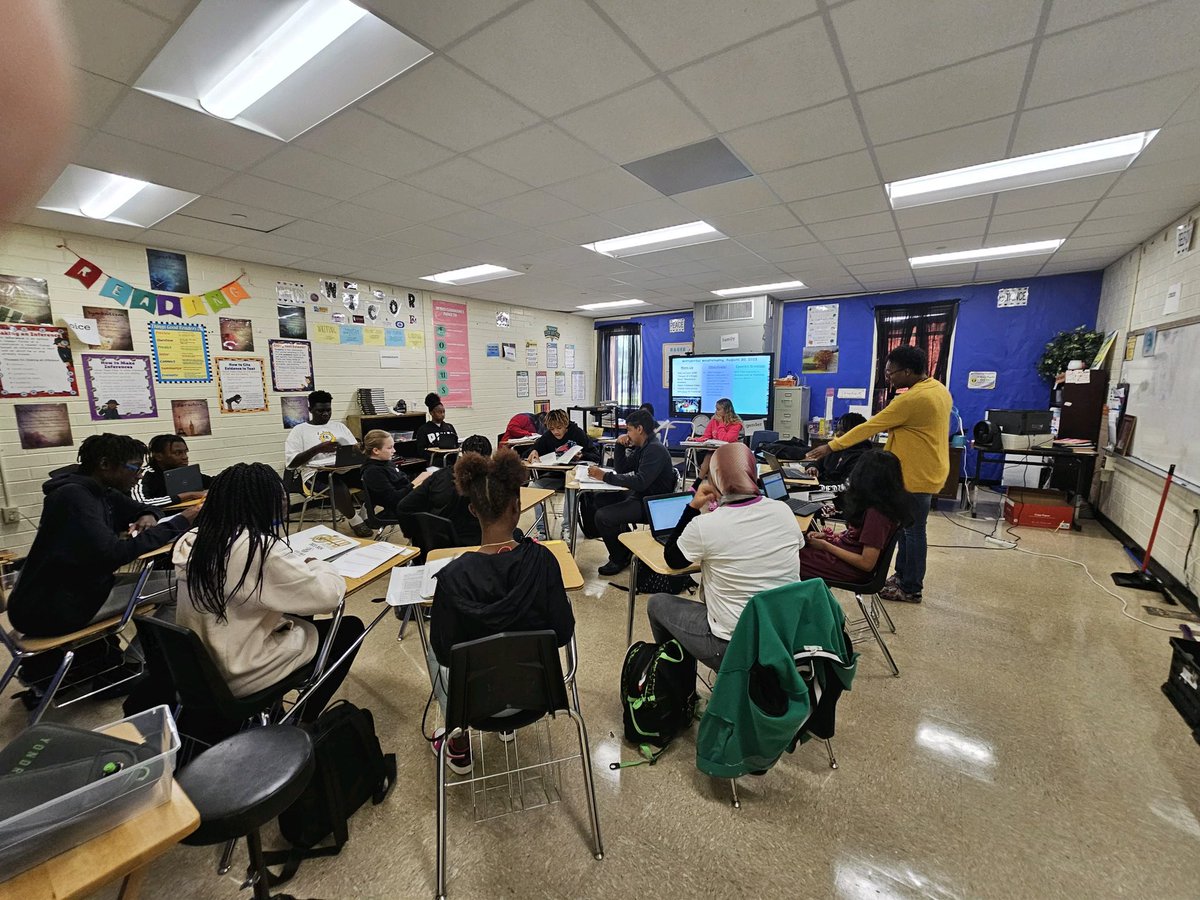 Our 8th grade English 1 Honors students participate in an engaging fishbowl activity. #AVIDRocks #GriffinPRIDE