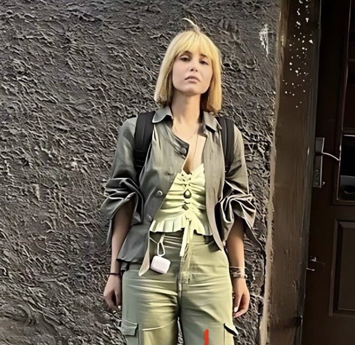 Nazila Maroufian, the journalist who interviewed the father of Mahsa Jina Amini, has been arrested for the fourth time in under a year. Today, oppressors stormed her house, smashed the door, and violently abducted her. Ironically, the world’s most anti-woman regime is terrified