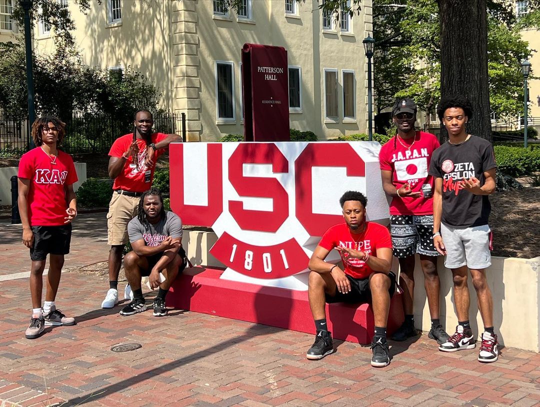 sep_kapsi1911's tweet photo. Brothers of the Zeta Epsilon Chapter volunteered & assisted with the 2023 Move-In as Move-In Ambassadors for Patterson and Womenβs Quad Dorms on the campus of the University of South Carolina.
π @zenupes1970
#kapsi1911 #sepkapsi #4thobjective https://t.co/ToboxzrXQt