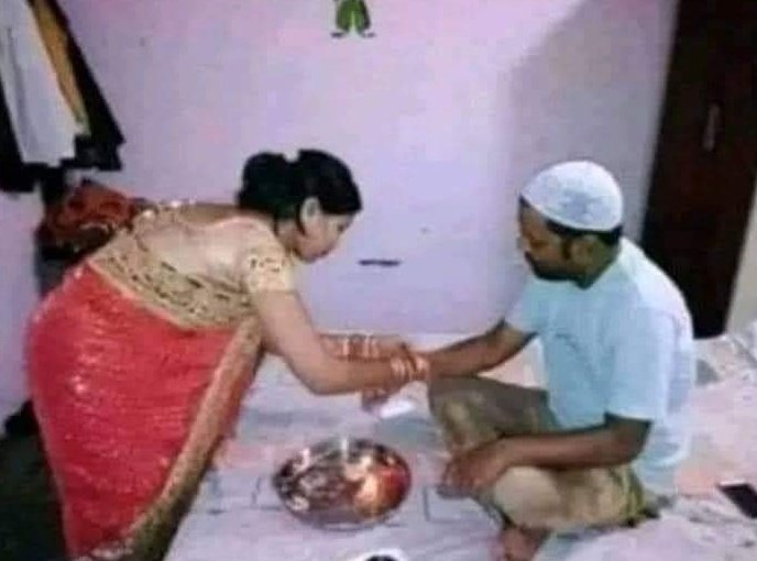 AmirLadka's tweet photo. इस रक्षाबंधन में हिंदुओं से एक निवेदन 🙏
अगर आपके घर में यह कार्य हो रहा है तो समझ लीजिए कि आपका घर तबाह हो रहा है। इसे तुरंत बंद करवाइए क्योंकि ये तो अपनी बहनों से तक निकाह कर लेते हैं, तो आपकी बहनों को कैसे छोड़ देंगे ?
जय श्री राम 🚩 #Shrishty https://t.co/rnBSHD704r