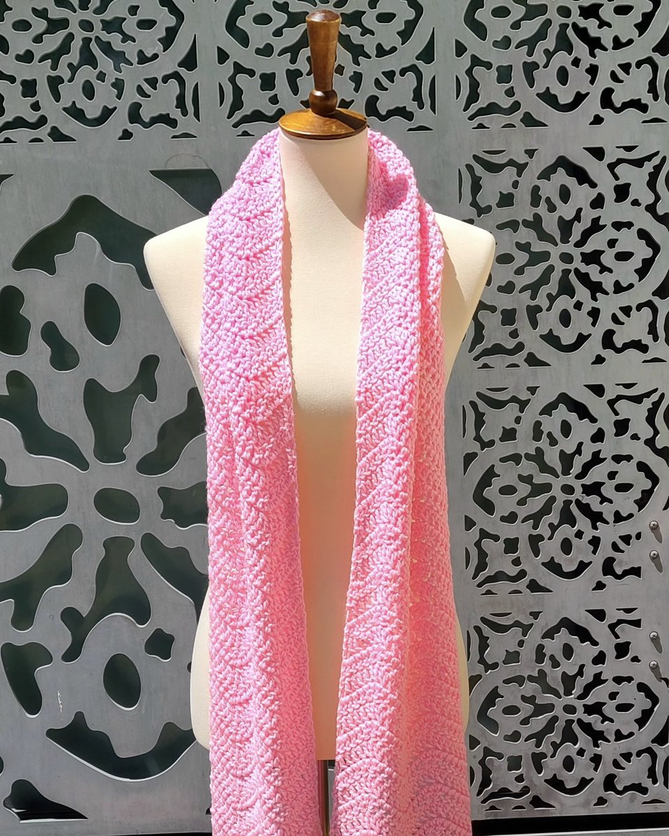 cloverusa's tweet image. how many ways can you think of to style a scarf? personally i always have trouble thinking of different variations, so here are a few ideas! summer's almost over, so make sure to save this for your future fall outfits 🍁🌿🍂

#clover #cloverusa
#clovertools #cloverneedlecraft