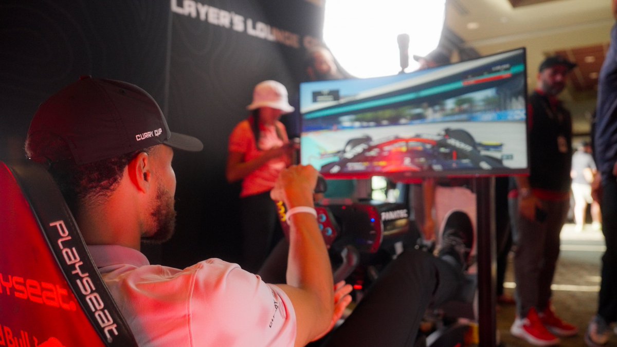 StephenCurry30's tweet photo. Had a blast in the Player’s Lounge at the @UnderratedGolf #CurryCup Championship. Big thanks to @CDWCorp and @HP for their partnership to make this happen. 🙌🏽 #UGTour #StayUnderrated https://t.co/yULnzob1Ai
