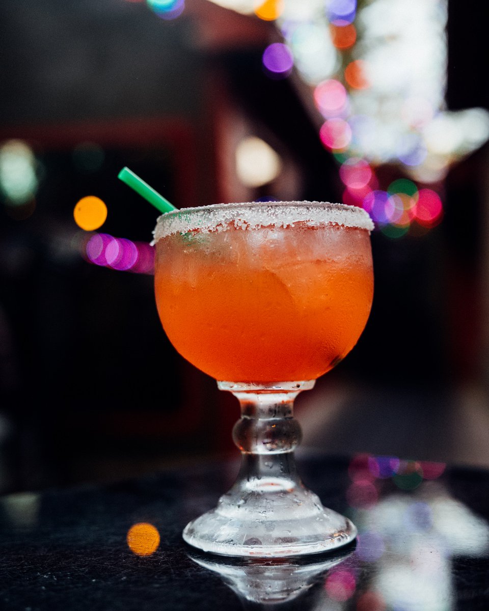 TBlancos1's tweet image. Conquer Wednesday's chaos with a calming sip – #TBlancos mixed drinks turn the mid-week madness into a flavor-filled oasis of relaxation! 🍹🏝️ #FlavorOasis #MidweekCalm