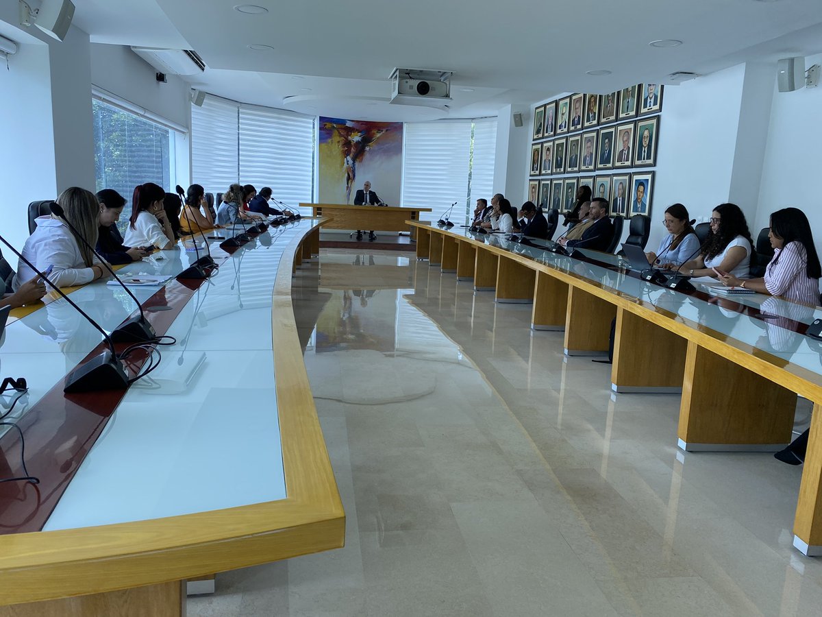 usantiagodecali's tweet photo. ¡Somos alta calidad!

A esta hora nos encontramos recibiendo las reflexiones finales tras la visita de los pares académicos internacionales del @CLAEPoficial a la USC.

Nuestro programa de Comunicación en rumbo a la reacreditación.

#OrgulloUSC #USC #comunicación #AltaCalidad https://t.co/jqGGYOIl9h