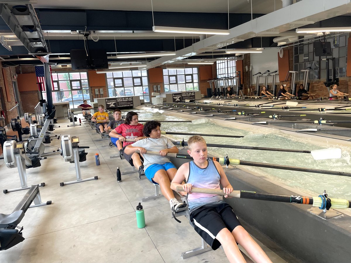 Our middle school team is off to a great start. they are learning so many new skills and are super pumped for the upcoming season!

#rowing #nonprofit #cleveland #theflats #cuyahoga #usrowing #middleschool #tanks #thefoundry #cfj #clubrowing  #fall