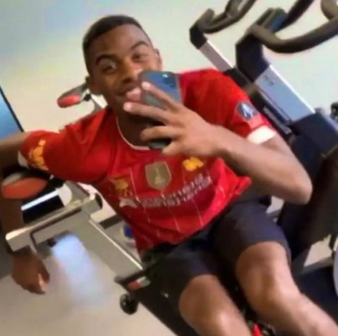 LFCAWOL's tweet photo. Gravenberch to LFC soon? 🤩 https://t.co/2dXxzBdpXj