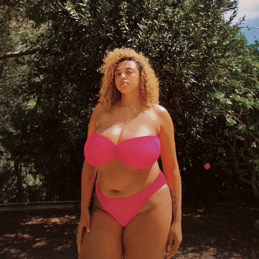 's tweet image. touching grass !!! 🥹