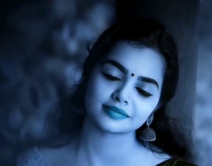 ಎಷ್ಟೋ ಭಾವಗಳು... 💞
..... 💞ಕಲ್ಪಸಿ ಚಿತ್ರೀಸಲಾಗಿದೆ
ಗೆಳಯ ಮಾತ್ರ.... 💞
ಮನಸಿನ.... 💞 ಮೌನದಲ್ಲಿ
ಚಿತ್ರೀಸಲಾಗಿ..... 💞
.... 💞ಕಲ್ಪನೆಯಾಗಹೋರಟ
ಏನಿರಬಹುದು.... 💞
.....ಸಿದ್ದಾಂತ..... ಕನಸಿನಲ್ಲೂ
.....ಕಾಡಿದ ಏಕಾಂತ 💞
💞ರಾಜೇಶ್ವರಿ......✍️