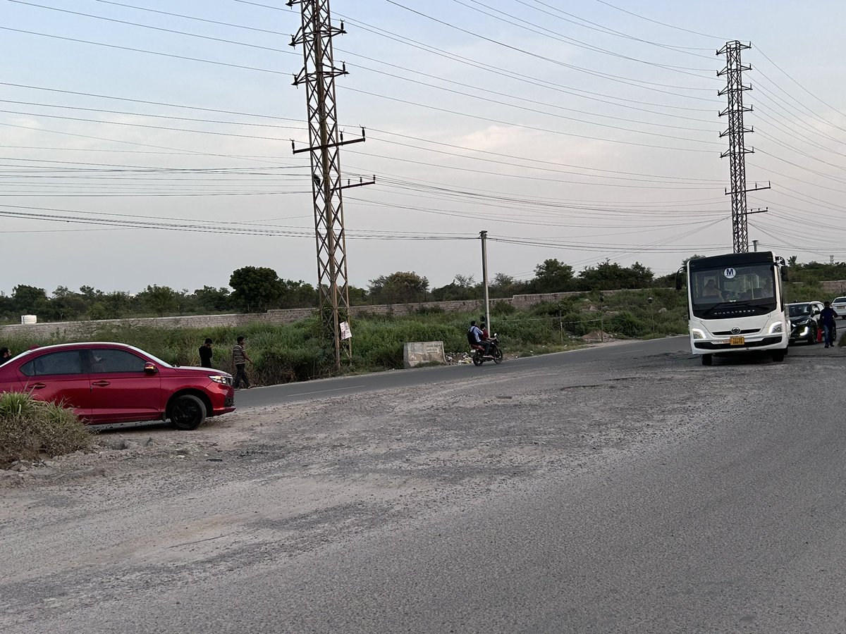 sai_koushika's tweet photo. @ZC_SLP @DC_Serilingmply Wanted to escalate to you. It is really horrible to travel on Nallagandla road towards Gopanapally 
Roads are not properly swept, no sign boards of speed limits, curves, median openings etc
Shared to sanitation team on WhatsApp but no use. https://t.co/0j1N2J5Gd1
