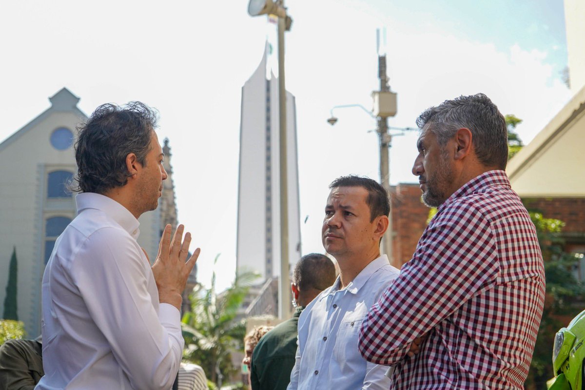 seguridadmed's tweet photo. Desde la Subsecretaría de #EspacioPúblico24H, se otorgan 261 resoluciones que favorecerán  a venteros informales de los diferentes territorios del Distrito, incluidos por supuesto los corregimientos, además, responder a las peticiones expuestas por la comunidad. 🙌🏼🔝 https://t.co/XOZ9TNfa9n