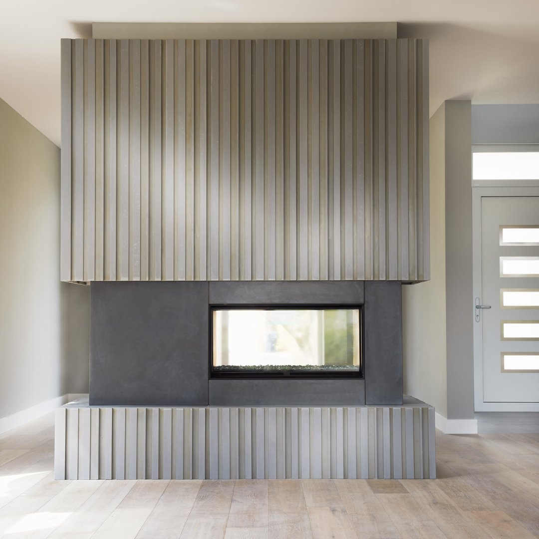 anthonyhandcast's tweet image. Photography by Albertus Koekoek
Design/build by Modern Skyline - Matthew Tautt
Colour of fluted panels: Natural
Texture: Smooth
Colour of middle surround panels: Charcoal
Texture: Smooth
#flutedpanel #anthonyconcretedesign #customconcrete #flutedconcrete #artdeco #canadianmade
