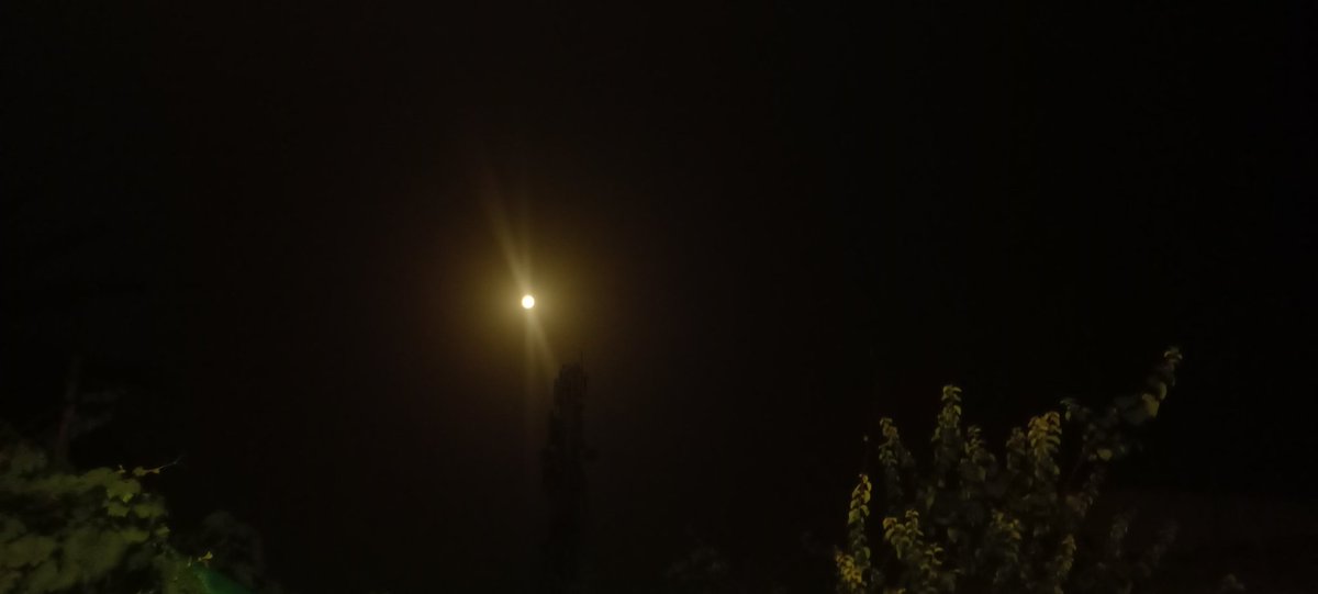 ali_Talagang's tweet photo. Talagang,  Punjab :- Super blue moon lights up the sky. 
#Talagang #BlueMoon https://t.co/2OJQL8PqJ2