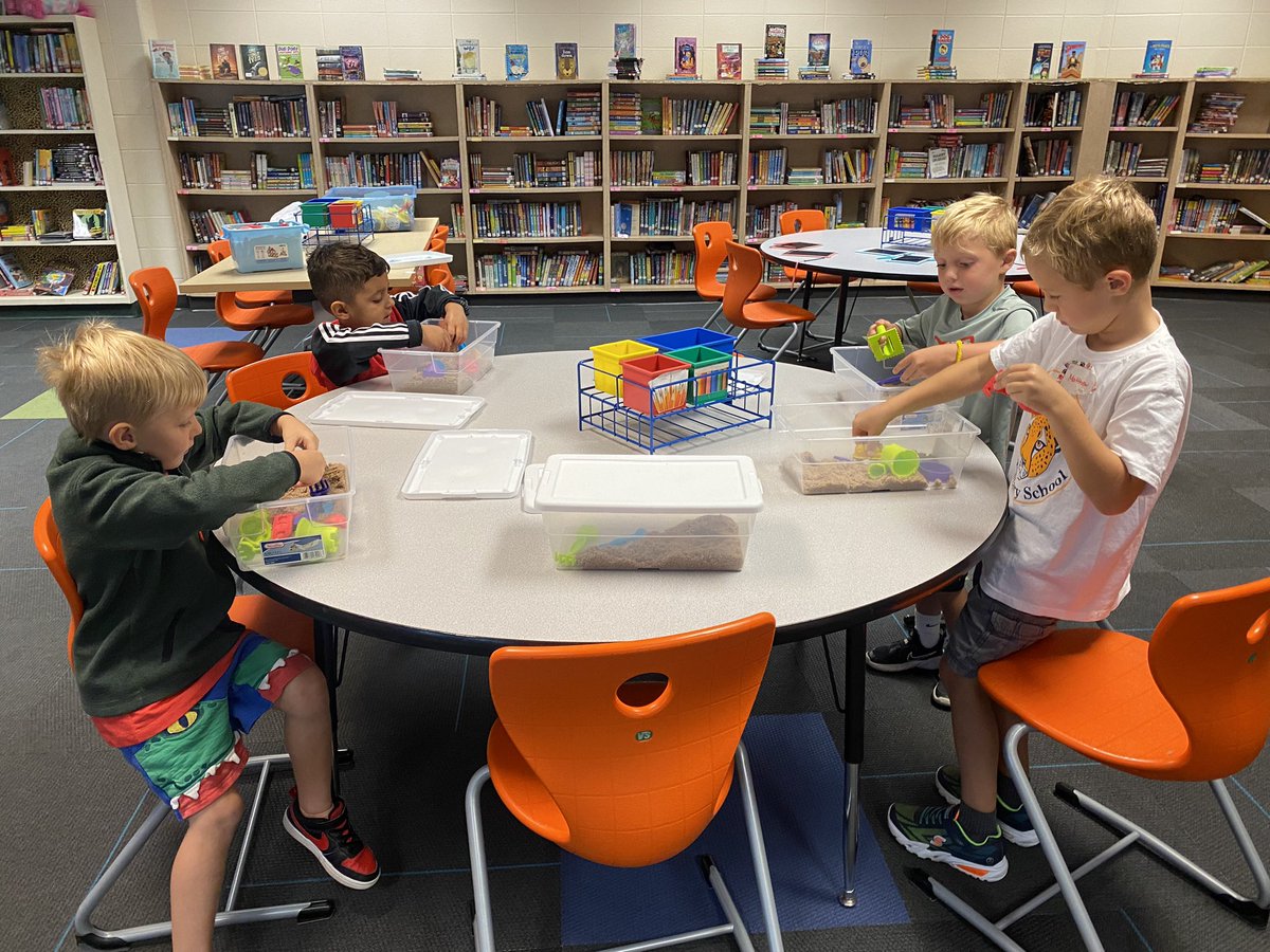 MrsMobileD67's tweet photo. These kindergarteners are already in the swing of things. I can’t wait to have all of them in class!  @KisselburgJ67 #cherokeeinspires https://t.co/4bkkT2Tr1G