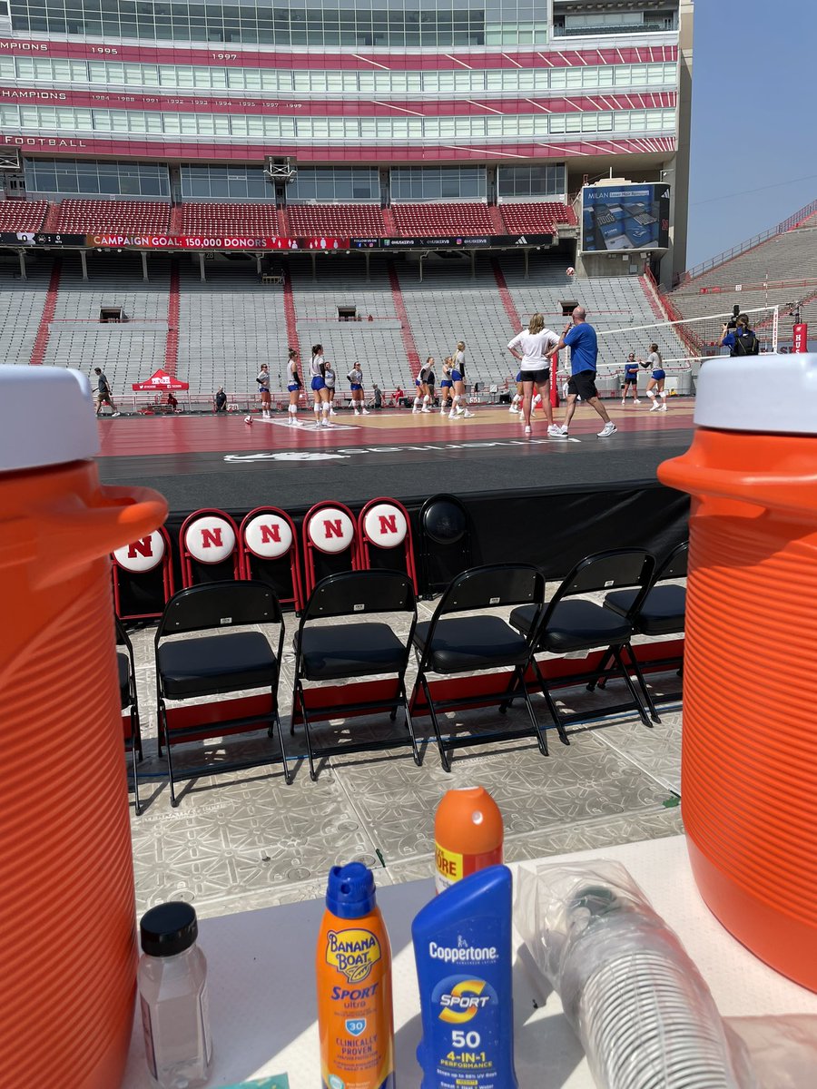 hollysobrien's tweet image. Hey @NCAAVolleyball, anyone need some sunscreen ☀️before today’s matches?!  #VBDayinNE #BreakingRecords #MemorialStadium
